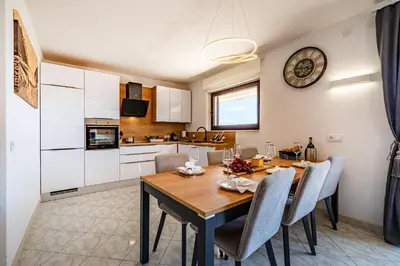 Kuhinja ili čajna kuhinja u objektu Villa Kadena - Luxury Seaside Villa with Private Heated Pool