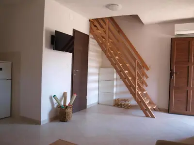 TV i/ili zabavni centar u objektu Holiday home in Milna with terrace, air conditioning, WiFi, washing machine 5123-1