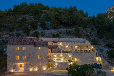 Pogled na planine ili pogled na planine iz vila