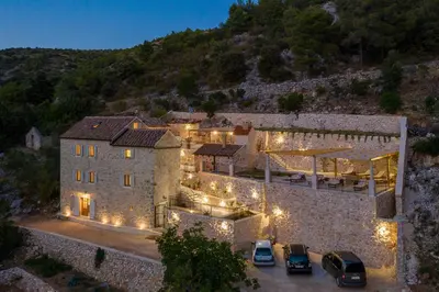 Pogled na planine ili pogled na planine iz vila