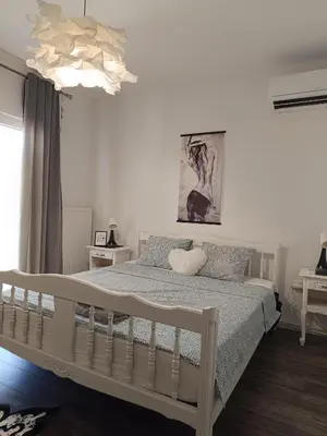Krevet ili kreveti u jedinici u objektu Black and White Apartment - 2 bedrooms, walk to the beach