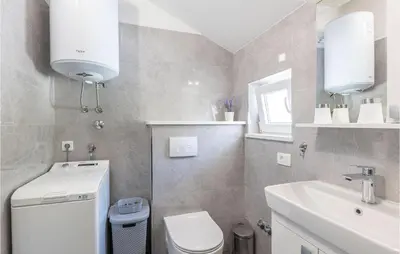 Kupaonica u objektu Amazing Apartment In Jesenice With Wifi
