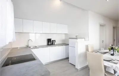 Kuhinja ili čajna kuhinja u objektu Amazing Apartment In Jesenice With Wifi