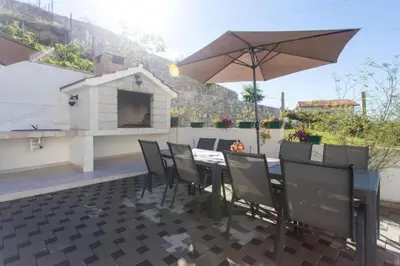 Popločani dio dvorišta ili vanjski dio objekta Villa in Podstrana with large outside swimming pool & hot tub for 14 people