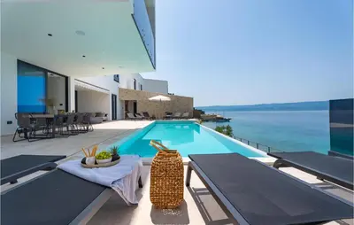 Bazen u objektu Pet Friendly Home In Omis With Sauna ili u blizini