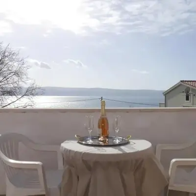 Studio apartment in Dugi Rat with sea view