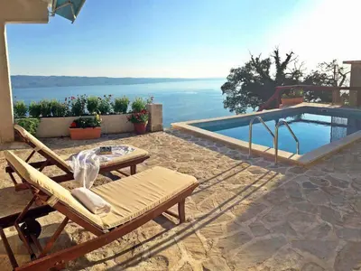 Bazen u objektu Holiday house in Sumpetar Jesenice with sea view, terrace, air conditioning, WiFi 5133-1 ili u blizini