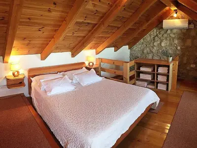 Krevet ili kreveti u jedinici u objektu Holiday house in Sumpetar Jesenice with sea view, terrace, air conditioning, WiFi 5133-1