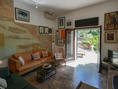 TV i/ili zabavni centar u objektu Family Villa Rošin with Garden&Pool