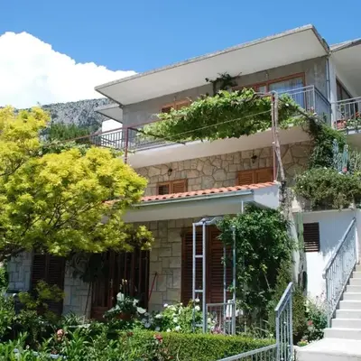 Apartments by the sea Brela