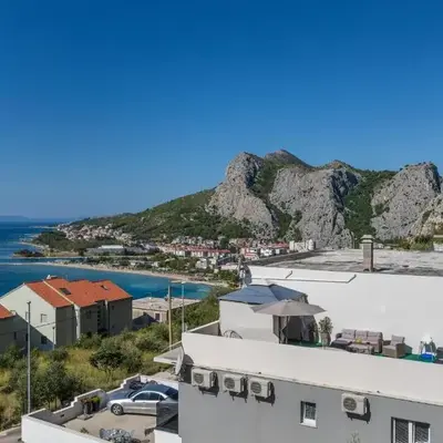 Apartments with parking space Omis - 20689