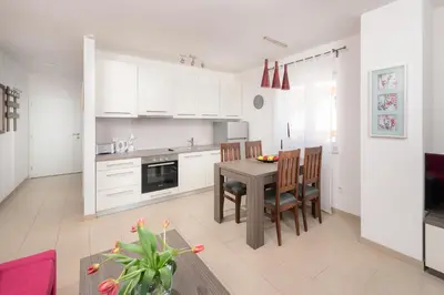 Kuhinja ili čajna kuhinja u objektu Azalea Apartments