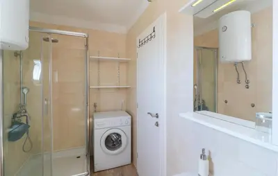 Kupaonica u objektu Stunning Apartment In Milna With Wifi