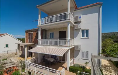 Balkon ili terasa u objektu Stunning Apartment In Milna With Wifi