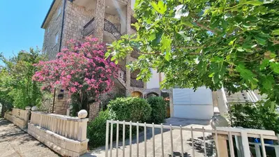 Vrt u objektu Apartments Iko Nemira
