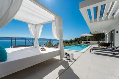 Bazen u objektu Luxury Villa Andoris with Gym, Spa, Heated pool ili u blizini