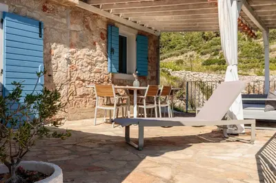 Popločani dio dvorišta ili vanjski dio objekta La Villa Bleue Secluded Hvar Beach House