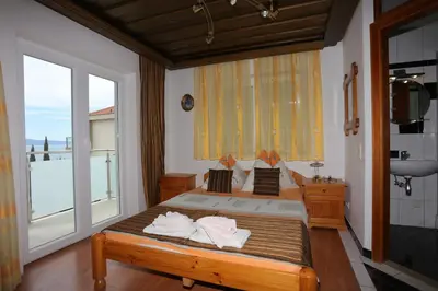 Krevet ili kreveti u jedinici u objektu Apartments and rooms by the sea Nemira - Omis - 2781