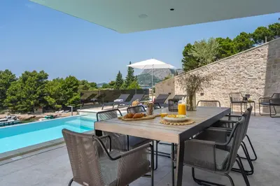 Bazen u objektu Villa Sea Breeze, Brzet, Omiš ili u blizini