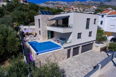 Bazen u objektu Villa Melissa ili u blizini
