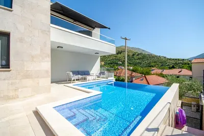 Bazen u objektu Villa Melissa ili u blizini