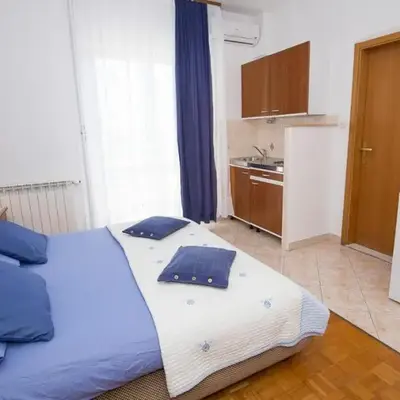 Studio apartment in Duce with sea view