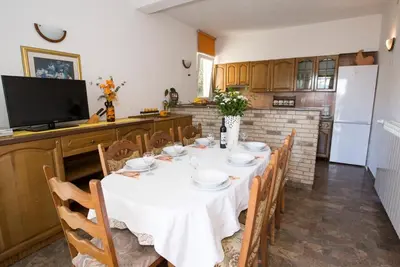 Kuhinja ili čajna kuhinja u objektu Apartment in Duce with sea view, balcony, air conditioning, WiFi 5146-3