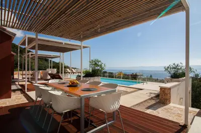 Bazen u objektu Modern Mediterranean Oasis - Villa ''BOLKA'' ili u blizini