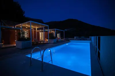 Bazen u objektu Modern Mediterranean Oasis - Villa ''BOLKA'' ili u blizini