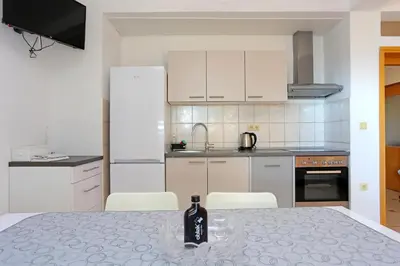Kuhinja ili čajna kuhinja u objektu Apartments by the sea Balica Rat, Omis - 20494