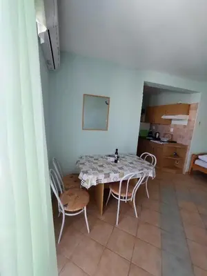 Kuhinja ili čajna kuhinja u objektu Flora Apartman Sutivan
