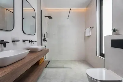 Kupaonica u objektu Seafront Villa Kiara with 5 en-suite bedrooms in Omiš