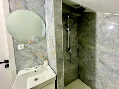 Kupaonica u objektu Villa de Blue2-Rooftop Pool & Jacuzzi
