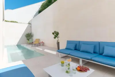 Bazen u objektu The Glass House ili u blizini