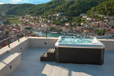 Pogled na planine ili pogled na planine iz vila