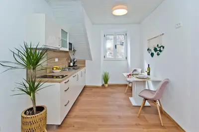 Kuhinja ili čajna kuhinja u objektu *Beautiful, centrally located studio apartment*