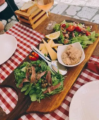 Hrana u apartmanu ili u blizini
