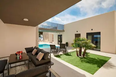 Bazen u objektu Villa Stella, private pool, sleeps 12, Dugi Rat ili u blizini