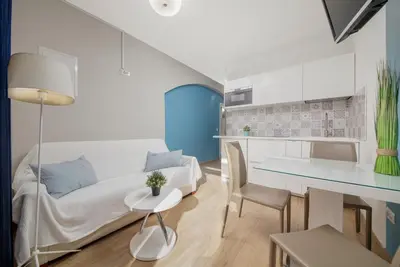 Kuhinja ili čajna kuhinja u objektu Serviced Family Suite by the sea, Mezaninе lеvеl