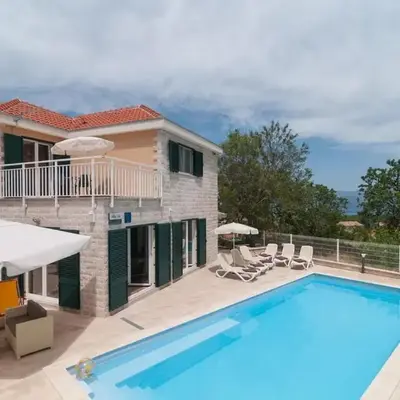 Family friendly house with a swimming pool Skrip