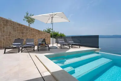 Bazen u objektu Villa Prestige ili u blizini