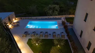 Bazen u objektu Villa Donatella ili u blizini