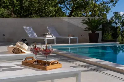 Bazen u objektu Luxury Villa La Mirada ili u blizini