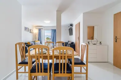 Kuhinja ili čajna kuhinja u objektu Luka 2 SEA&Beach front apartment